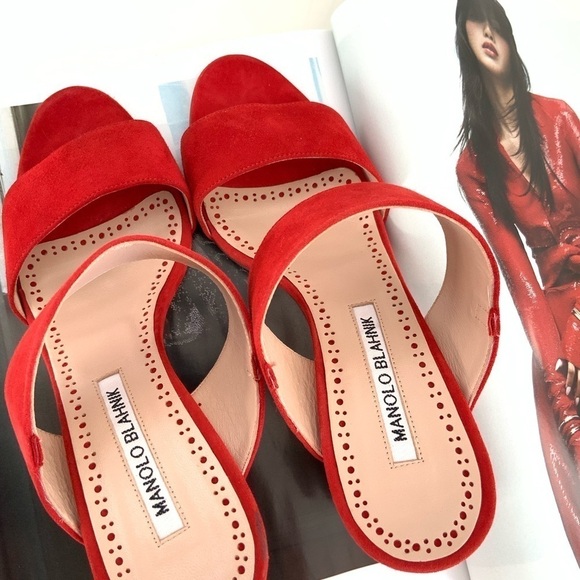 MANOLO BLAHNIK Khan Suede Block-Heel Sandals - Picture 6 of 9